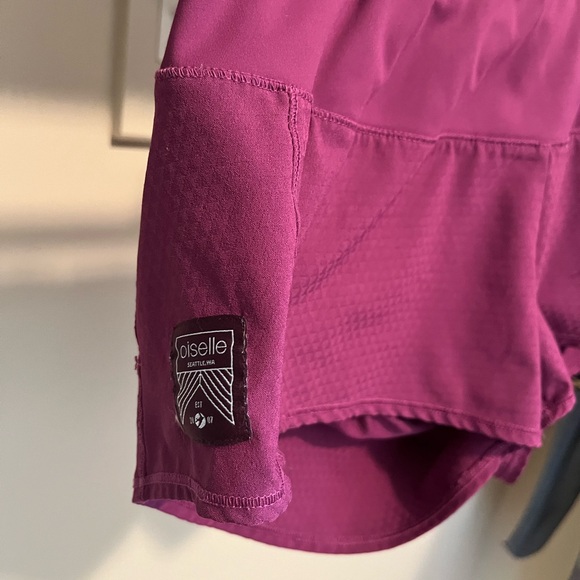 Oiselle Mac Roga Shorts - Picture 3 of 4